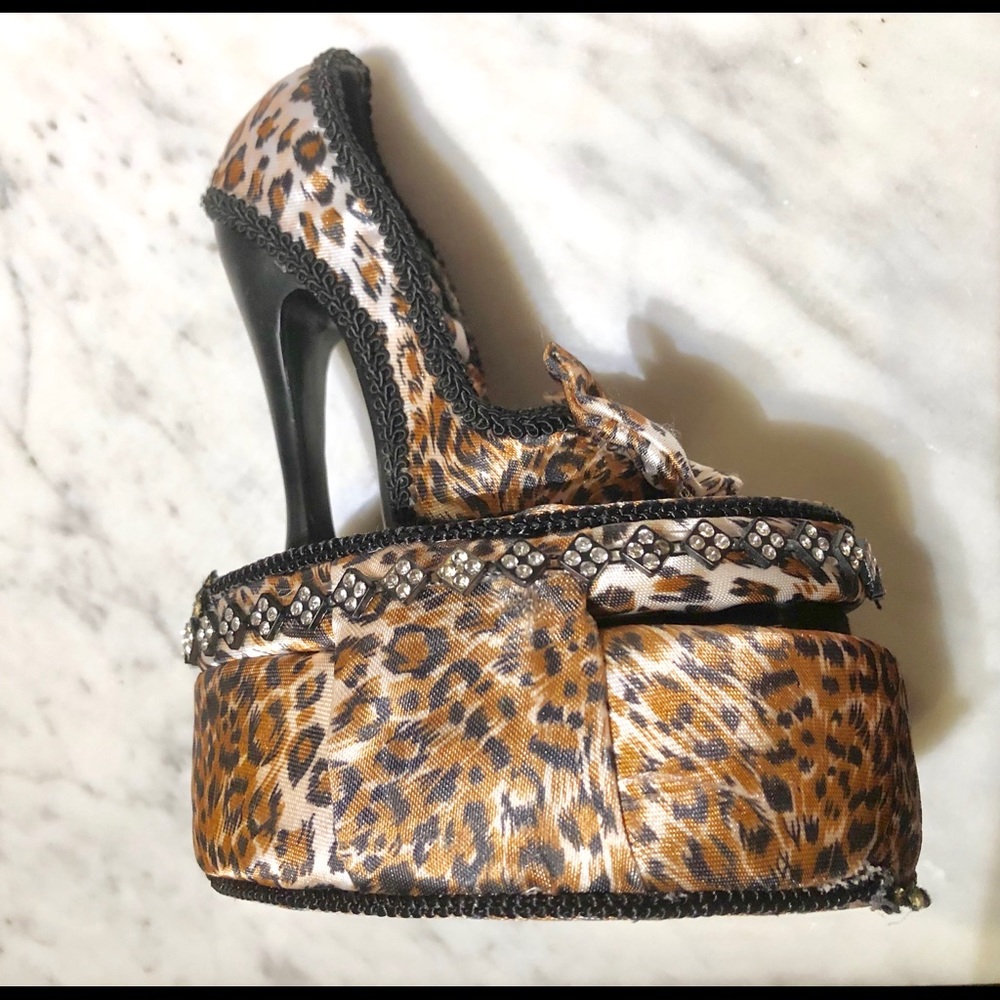 High Heel Leopard Ring & Jewelry Box - Picture 3 of 6